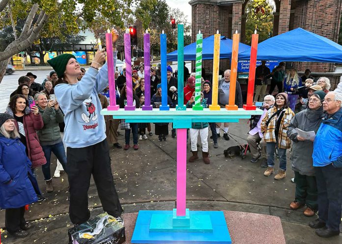 menorah-lighting-696x498